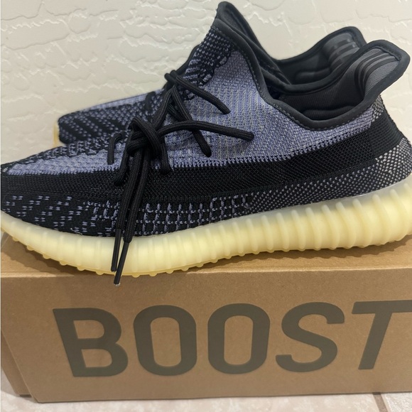 Adidas Yeezy Boost 350 V2 in carbon colorway - Picture 1 of 7